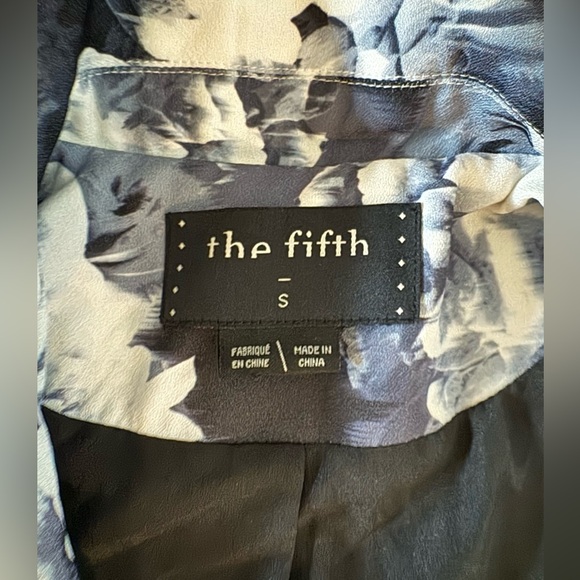 The Fifth Monochrome Floral Walking Home Coat - Picture 10 of 11